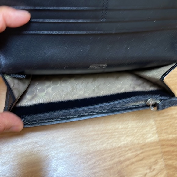 Coach black leather wallet in excellent condition - Picture 3 of 4